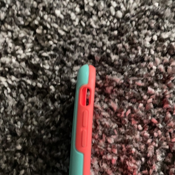 Otterbox phone case - Picture 2 of 4